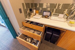 Fridge, microwave, stovetop, cookware/dishes/utensils