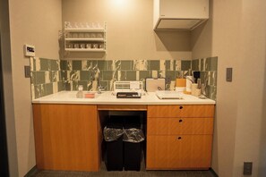 Fridge, microwave, stovetop, cookware/dishes/utensils - Natural stay and familyfriendly designer accommod / Kamikawa District Hokkaidō (Kamikawa District)