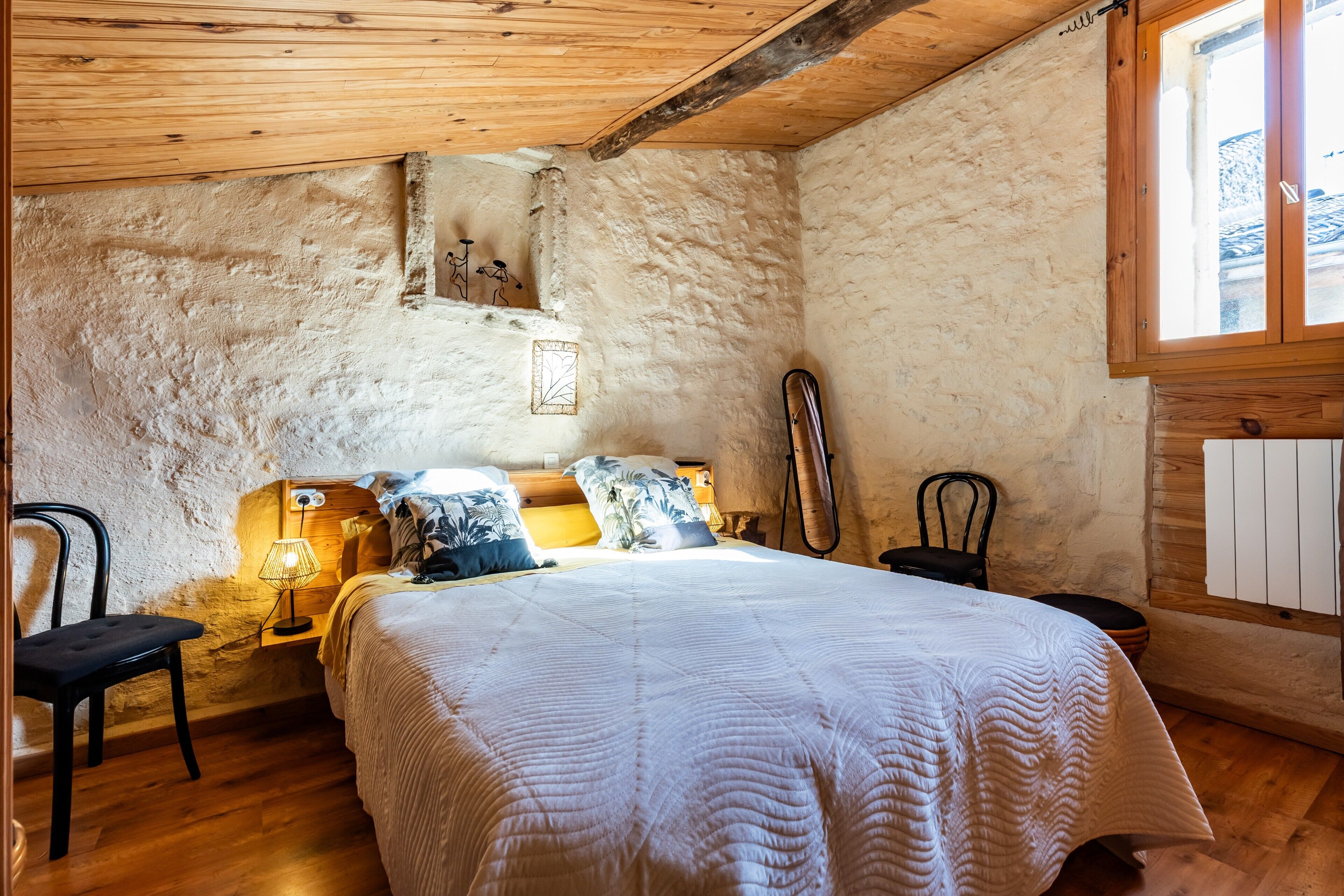 1 chambre, fer et planche à repasser, draps fournis