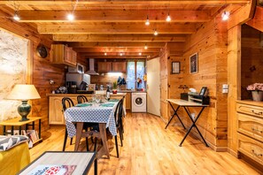Dining - Saint François Apartment – Romantic Getaway (Monségur)