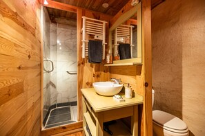 Shower, towels - Saint François Apartment – Romantic Getaway (Monségur)