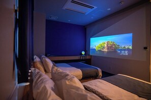 Escritorio, wifi gratis, ropa de cama