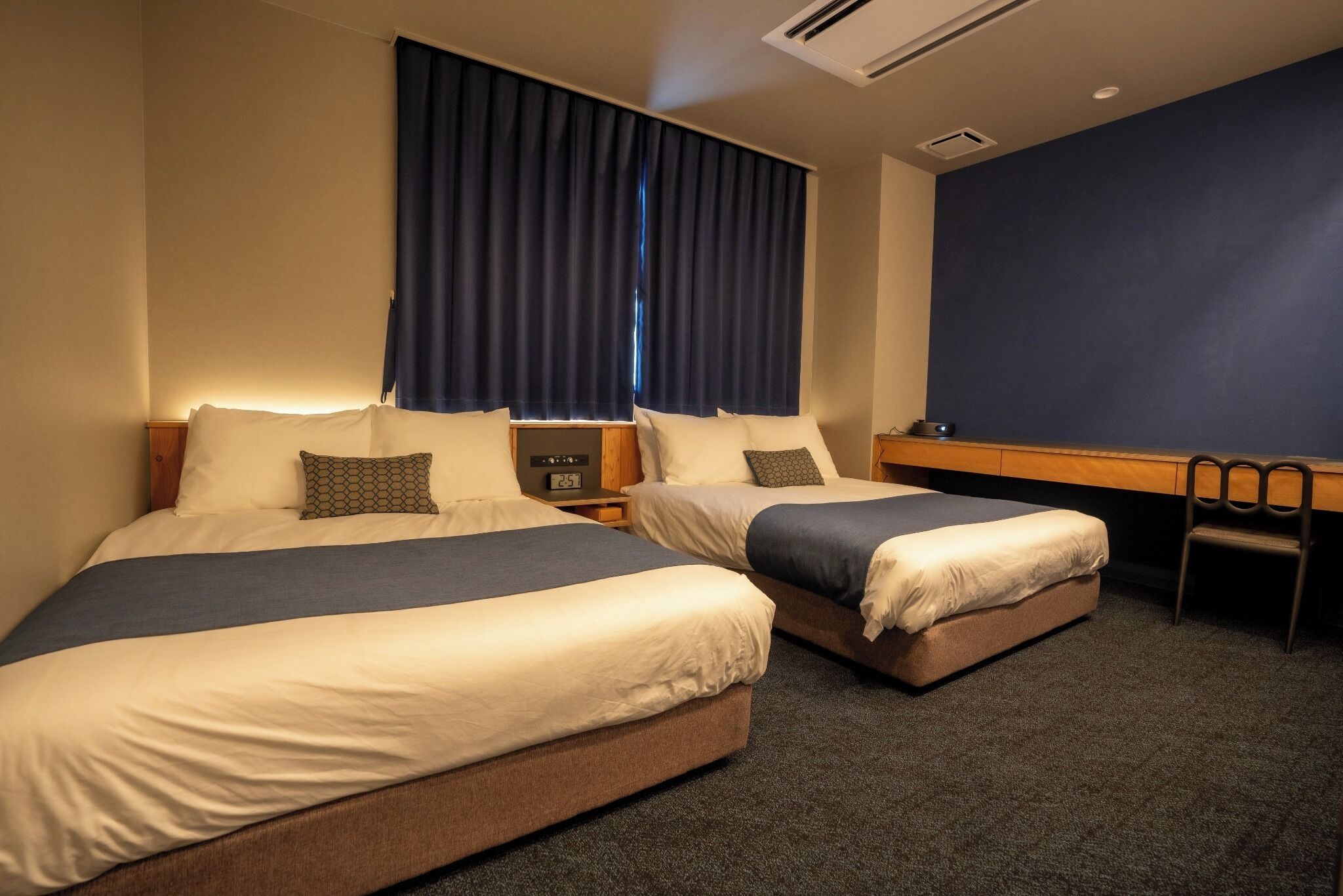 デスク、WiFi (無料)、ベッドシーツ