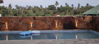 Luxuriöses Haus mit 4 Schlafzimmern und privatem Pool in Kikambala