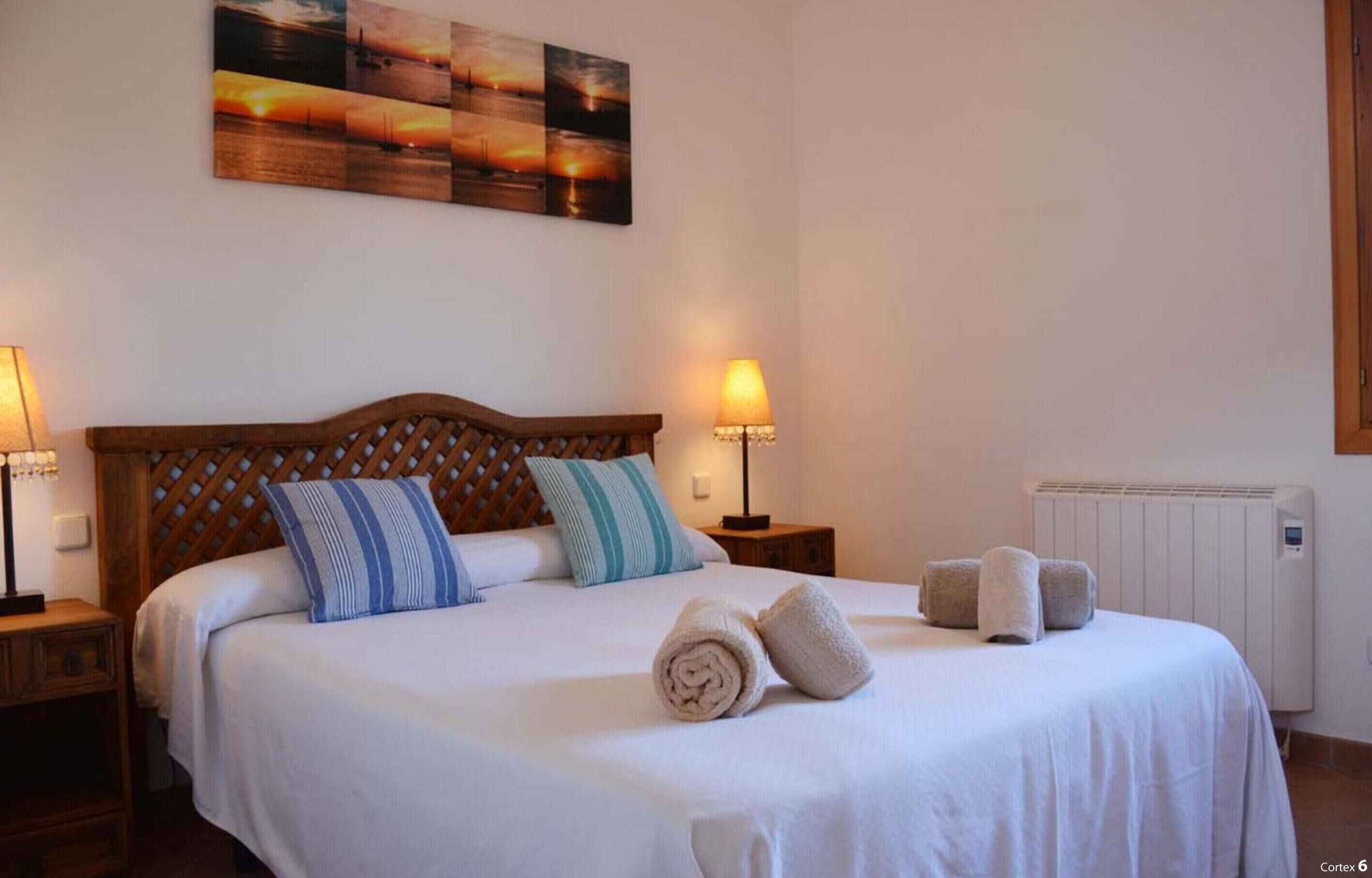 House | 3 bedrooms, individually furnished, bed sheets