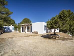 House | Garden - Belvilla by OYO SES Savines (Sant Josep de sa Talaia)