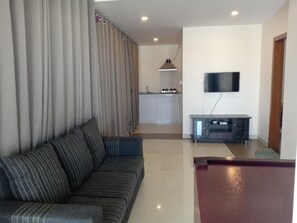 Unclassified image, 4 of 18, button