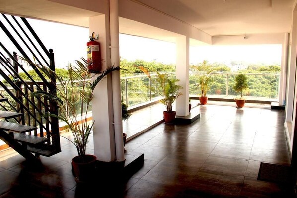 Unclassified image, 1 of 18, button