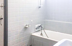 Douche, sèche-cheveux