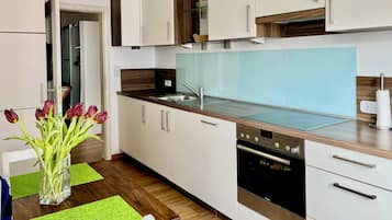 Refrigerador, horno, placa de cocina, lavavajillas