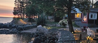 Lake Superior Waterffront Main Unit of Duplex Sleeps 8 ppl