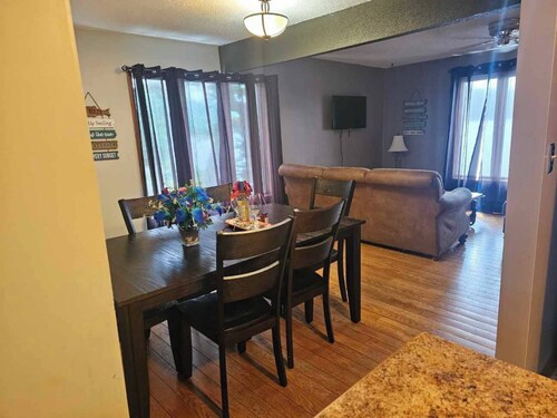 Lake Superior Waterffront Main Unit of Duplex Sleeps 8 ppl