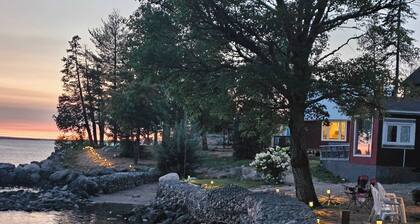 Waterfront Cabin on Lake Superior sleeps 7 plus ppl