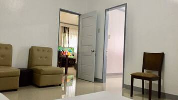 2 bedrooms, iron/ironing board, internet, bed sheets