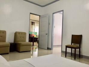 2 habitaciones, tabla de planchar con plancha, internet y ropa de cama 
