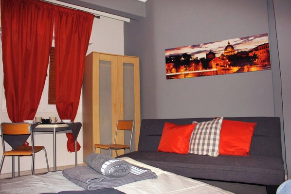 TV - Amazing Studio Next 2 Center only 9 minutes (Thessaloniki city)