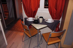 Dining - Amazing Studio Next 2 Center only 9 minutes (Thessaloniki city)