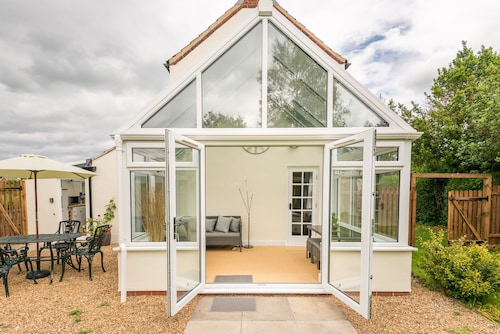 Rural Norfolk Cottage welcoming 3 dogs
