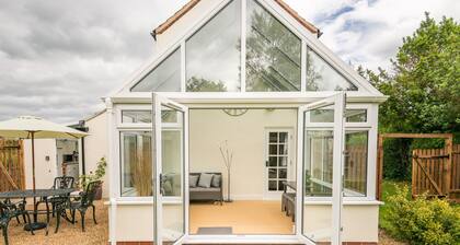 Rural Norfolk Cottage welcoming 3 dogs