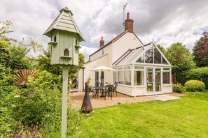 Exterior - Rural Norfolk Cottage welcoming 3 dogs (Hickling)