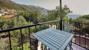 Classic Room, Sea View | Outdoor dining