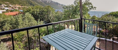 Classic Room, Sea View | Outdoor dining