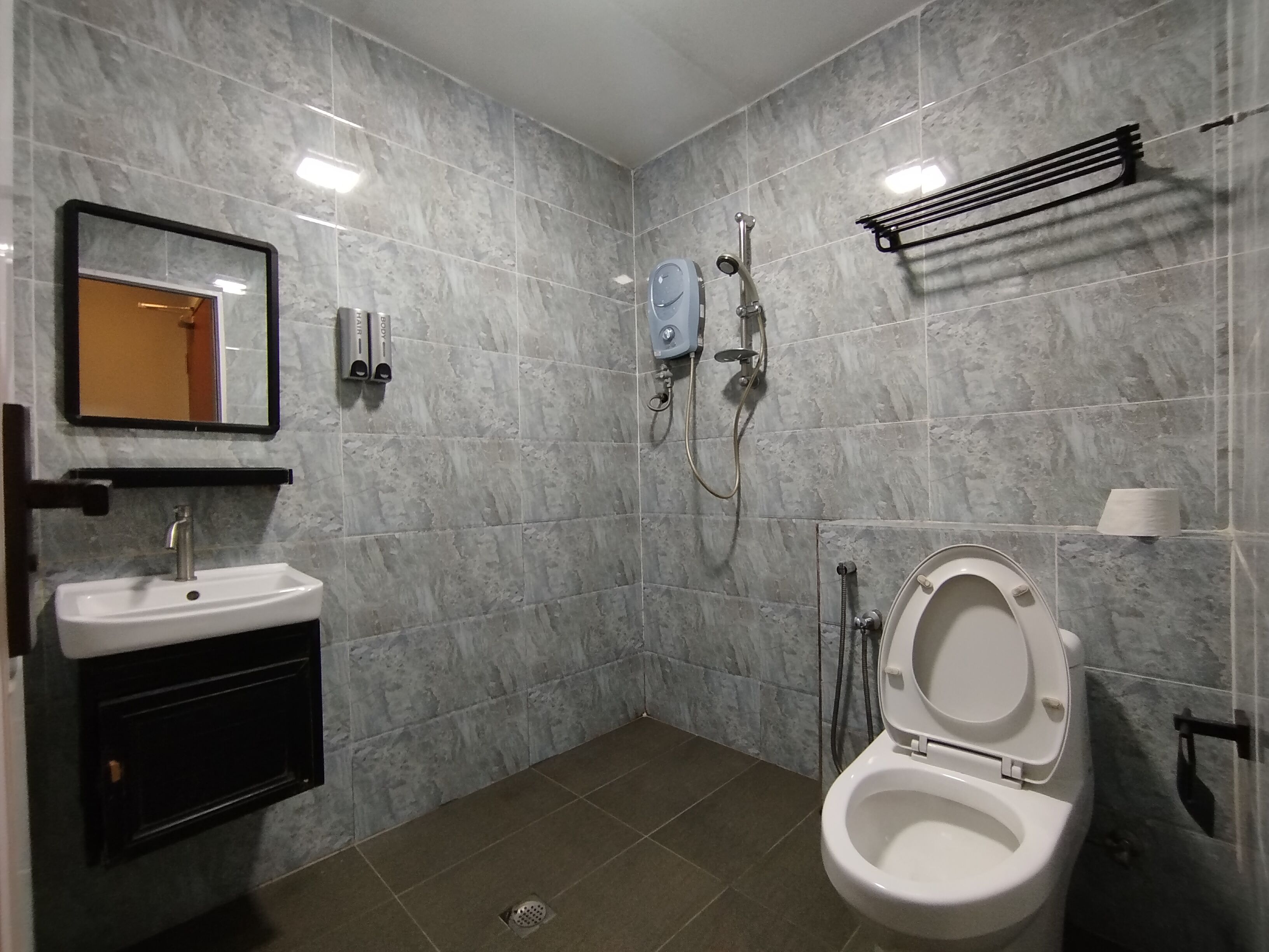 Habitación doble Premium | Baño | Toallas, shampoo, papel de baño 