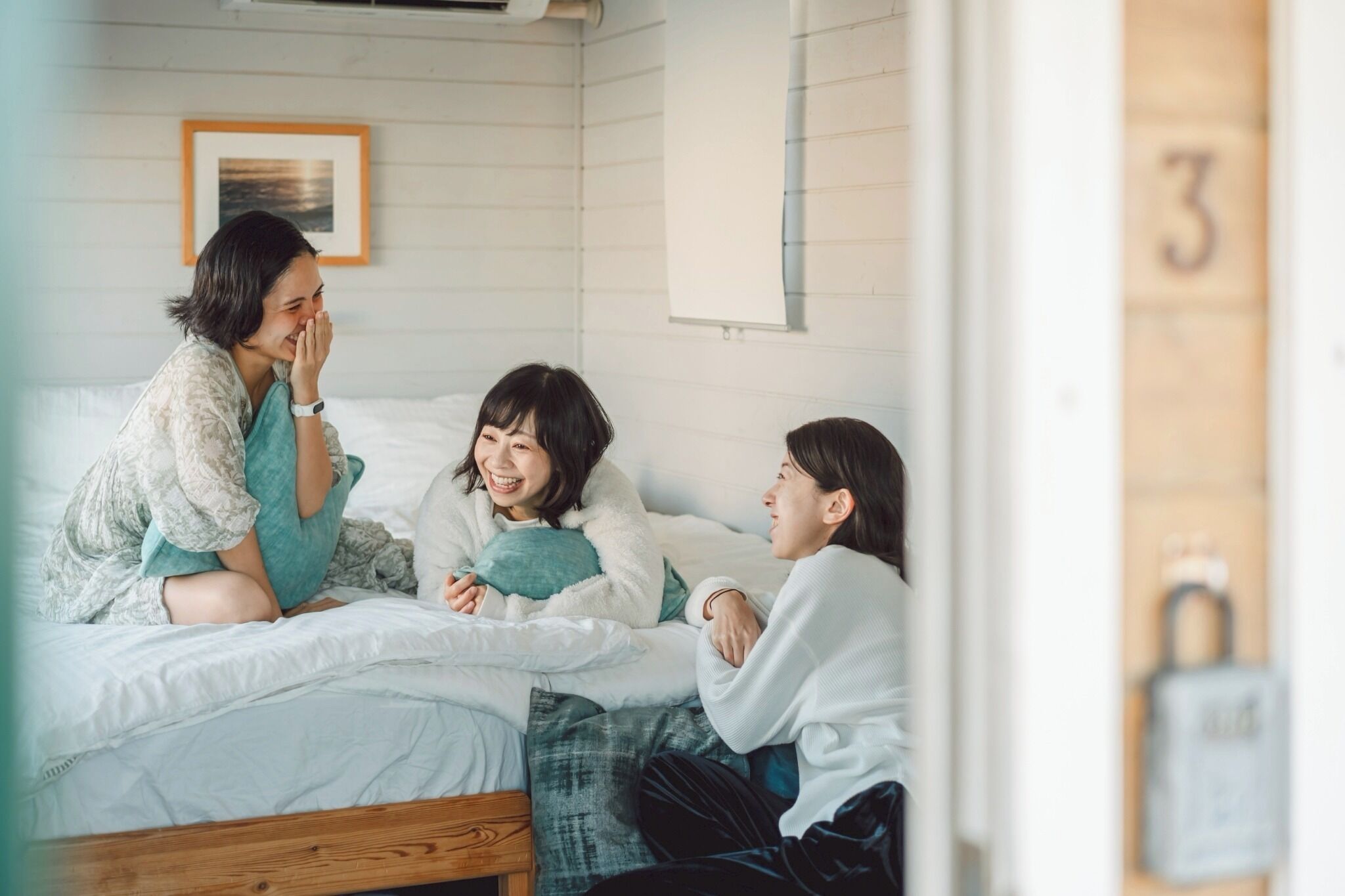 デスク、WiFi (無料)、ベッドシーツ