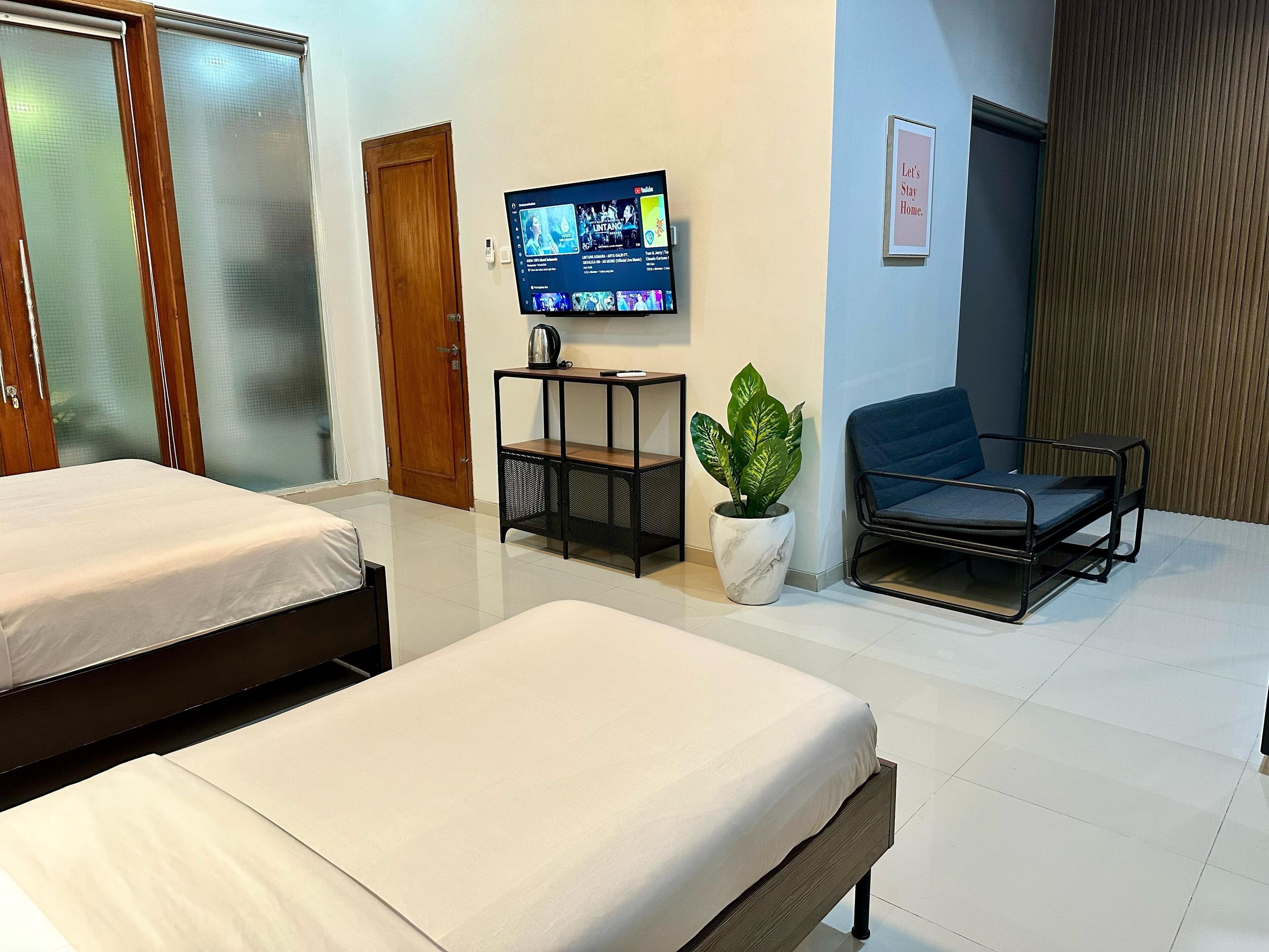 Family Quadruple Room | Free WiFi, bed sheets