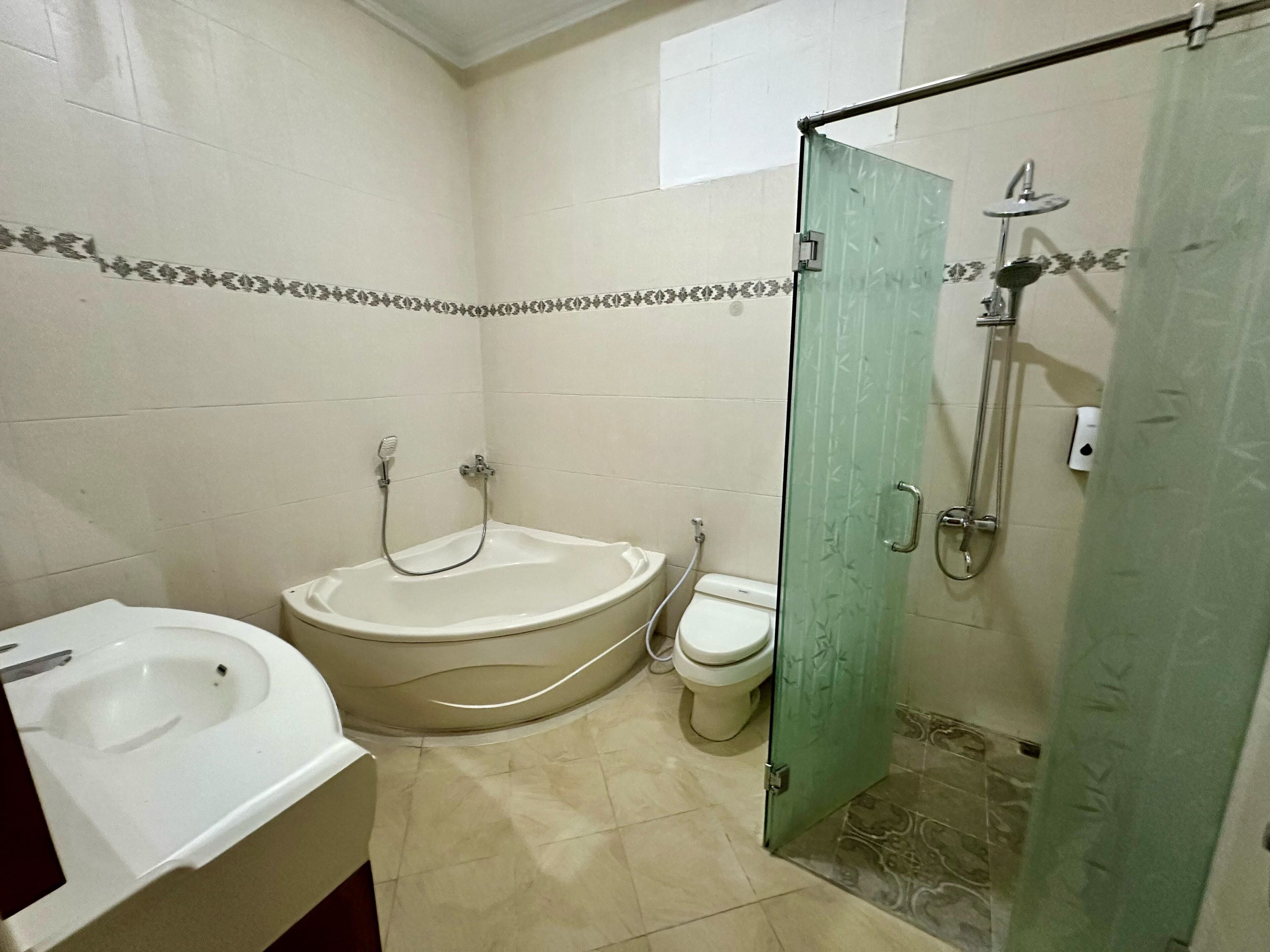 Family Quadruple Room | Bathroom | Shower, towels, soap, toilet paper