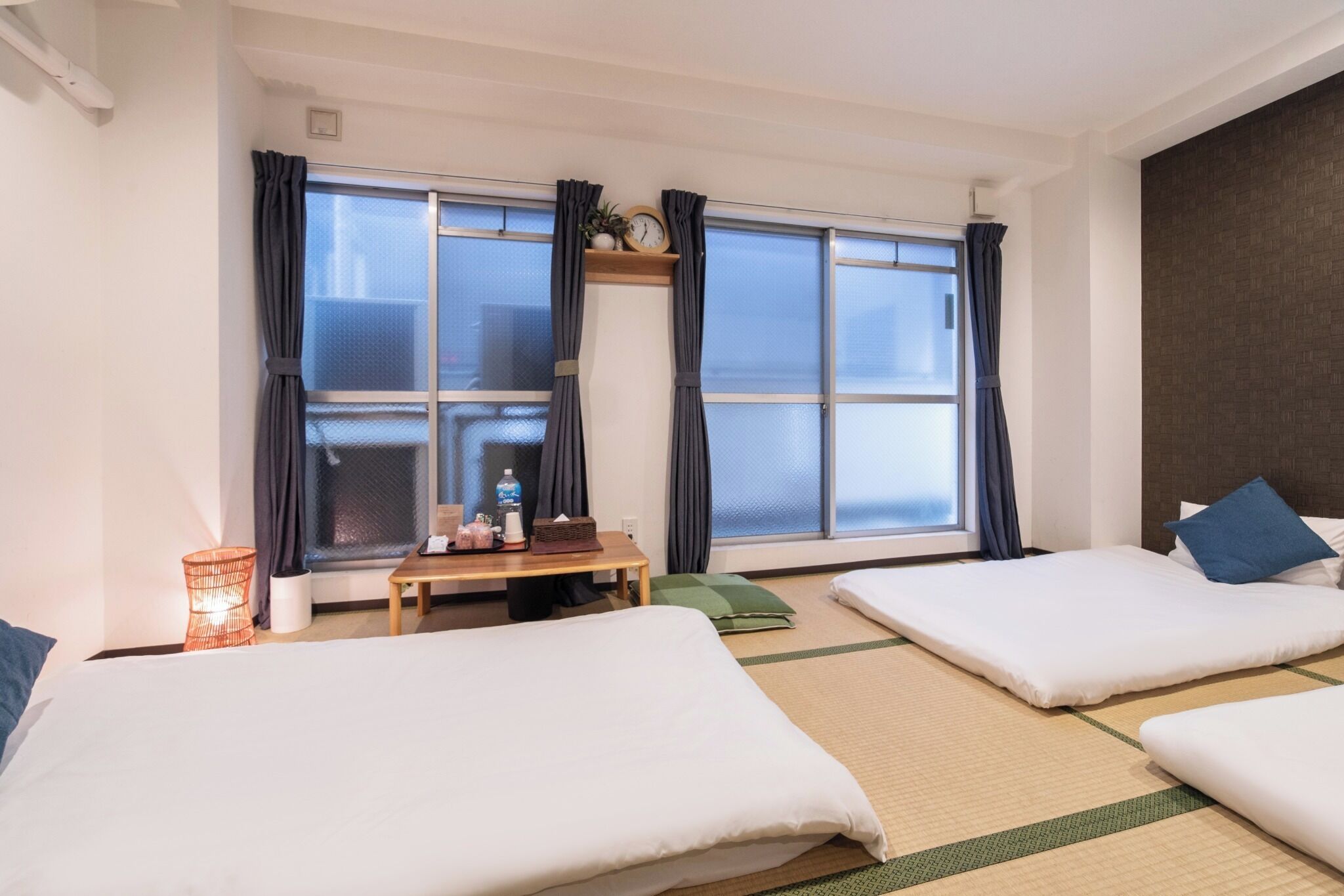 1 bedroom, desk, internet, bed sheets