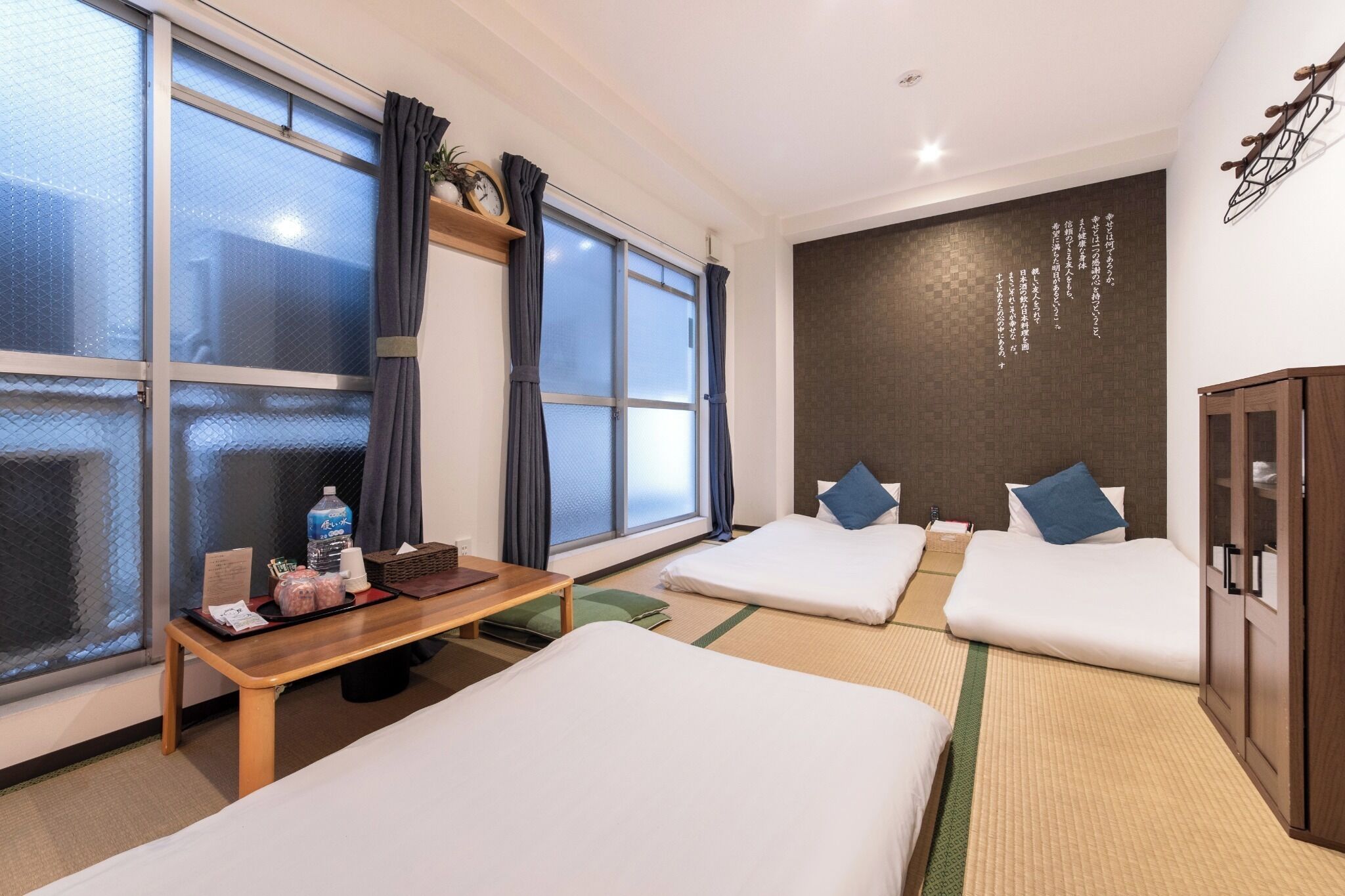 1 bedroom, desk, internet, bed sheets