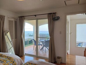 6 bedrooms, desk, free WiFi, bed sheets - Nonsmoking Private villa limited to one group p / Miyakojima City Okinawa (Miyakojima City)