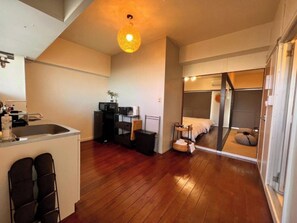 1 bedroom, desk, free WiFi, bed sheets