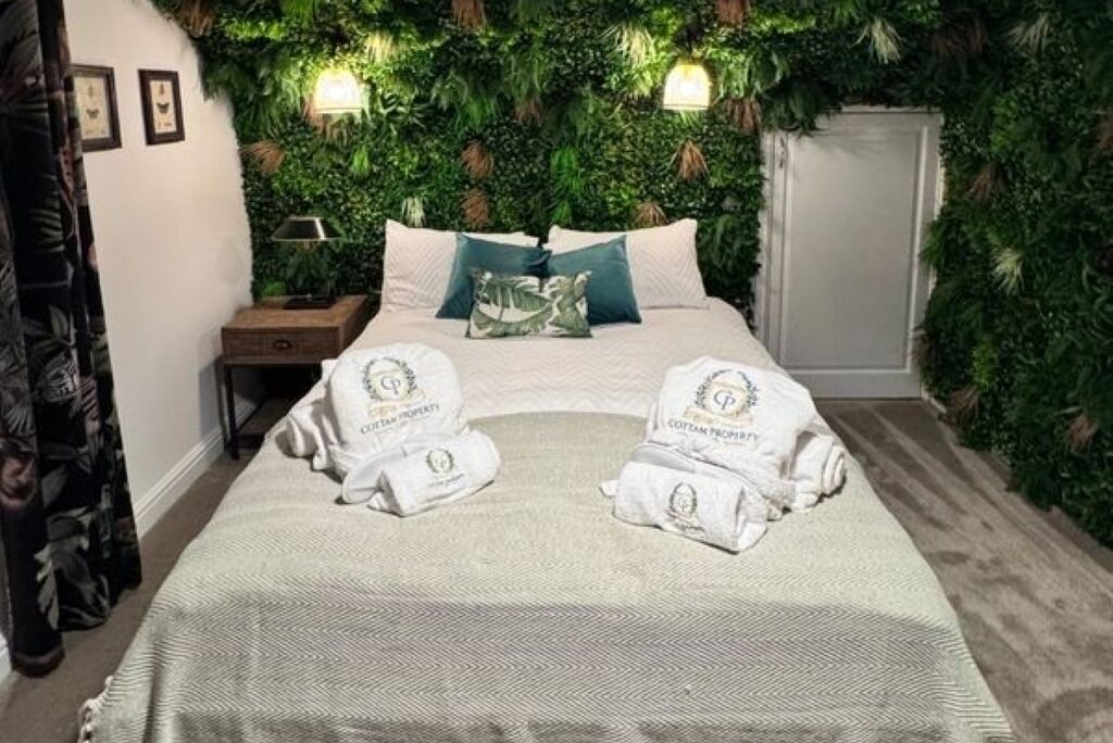 7 bedrooms, iron/ironing board, WiFi, bed sheets