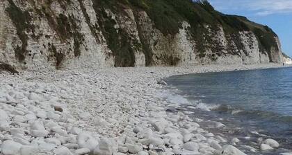 Luxury Countryside Cottage with Pool & Hot Tub – Sleeps 6–10 in East Yorkshire