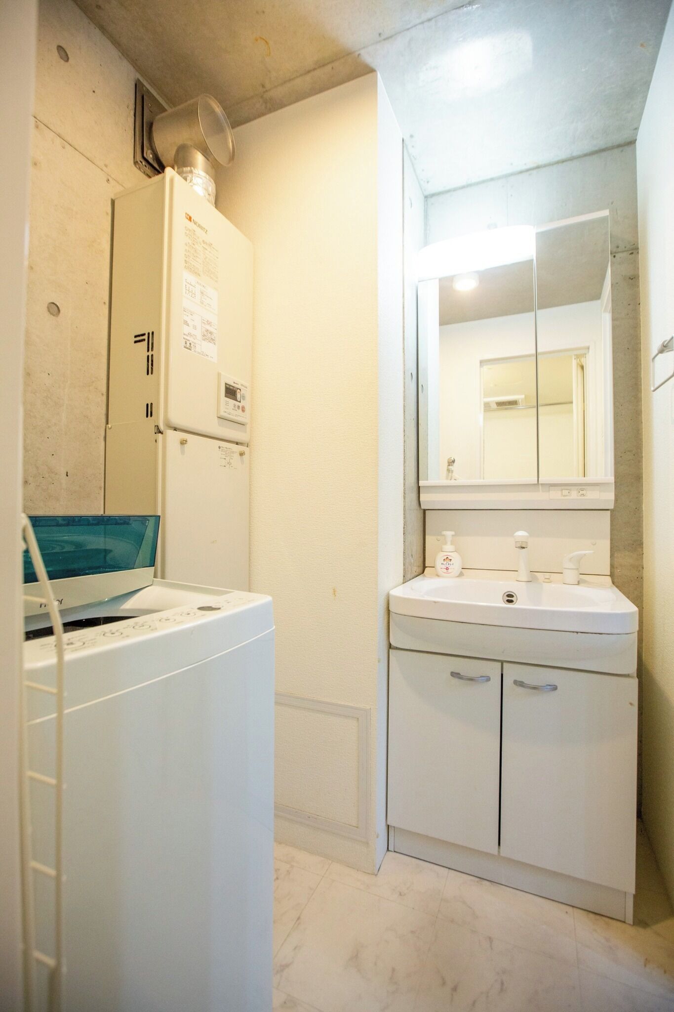 Hair dryer, towels