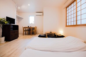 2 slaapkamers, een bureau, een strijkplank/strijkijzer, gratis wifi