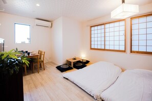 2 bedrooms, desk, iron/ironing board, free WiFi - MineOmiya Two independent rooms for rent | Shij / Kyoto City Kyōto (Kyoto City)