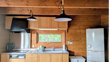 Fridge, microwave, stovetop, cookware/dishes/utensils