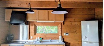 A log cabin rental villa nestled on a hill in Izu / Ito City Shizuoka