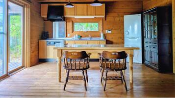 Fridge, microwave, stovetop, cookware/dishes/utensils