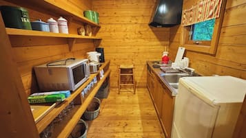 Fridge, microwave, stovetop, cookware/dishes/utensils