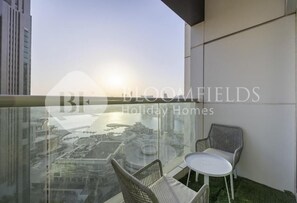 Apartment, Balcony, Sea View | Property grounds - Bloomfields Iconic 1Br In Marina (Abu Dhabi)
