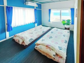 5 slaapkamers, een bureau, een strijkplank/strijkijzer, gratis wifi