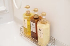 Sèche-cheveux, serviettes fournies