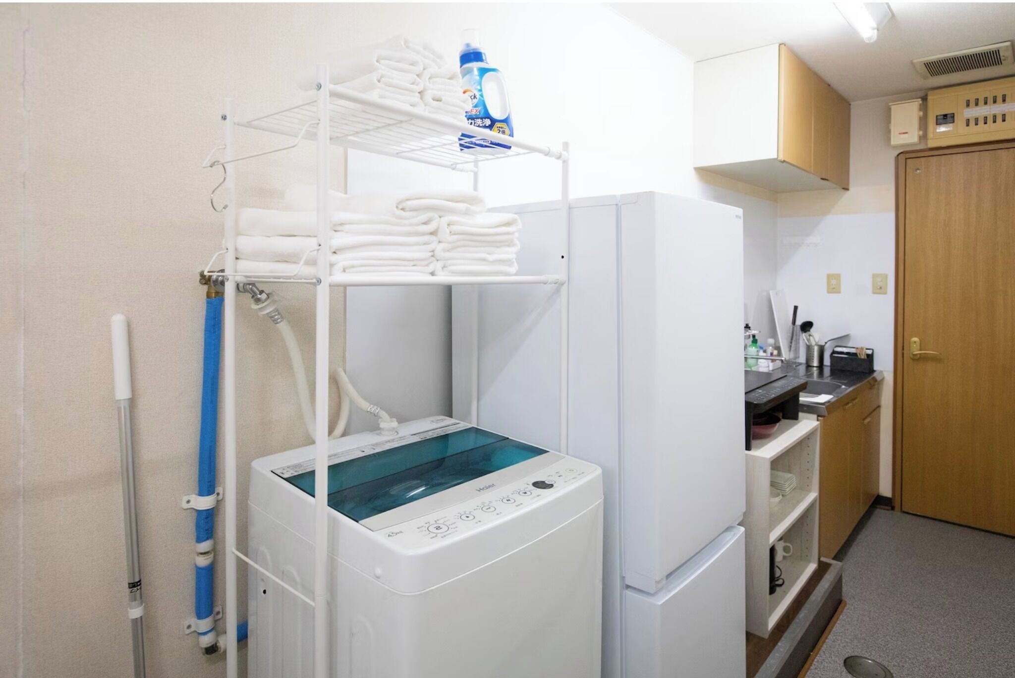 Fridge, microwave, stovetop, cookware/dishes/utensils