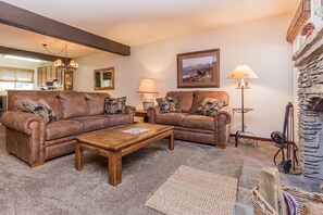 TV, fireplace - Mammoth Creek Unit 15 (Mammoth Lakes)
