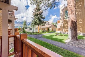 Property grounds - Mammoth Creek Unit 15 (Mammoth Lakes)