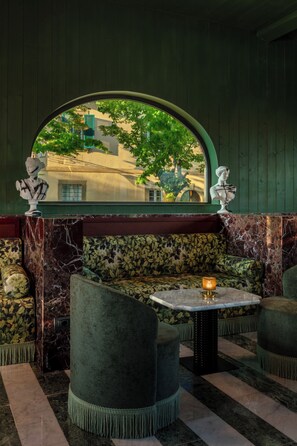 Poolside bar - Chapter Chianti, a Member of Design Hotels (Cavriglia)